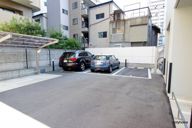 ノルデンハイム天神橋アドバンス　仲介手数料無料の駐車場