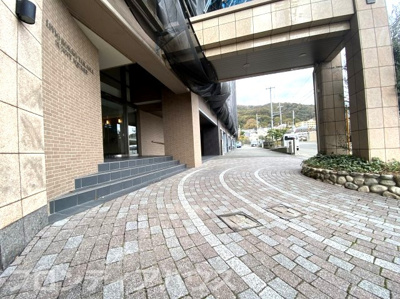 【エントランス】 | リビオ六甲高羽サニースクエア | 車寄せ