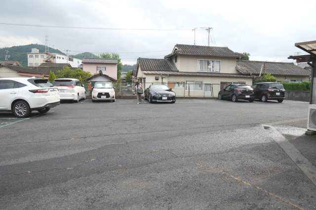 アセンドビル　２階東側の駐車場