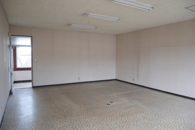 アセンドビル　２階真ん中の内装