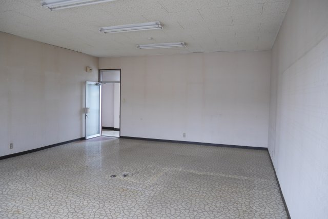 アセンドビル　２階真ん中の内装
