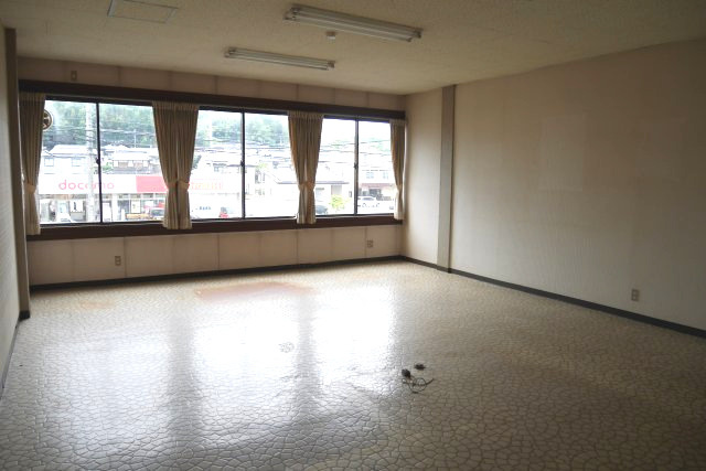 アセンドビル　２階真ん中の内装