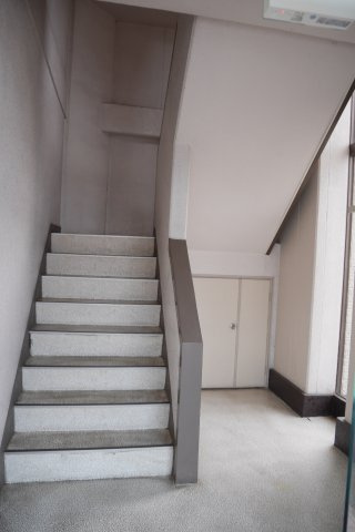 アセンドビル　２階真ん中の内装