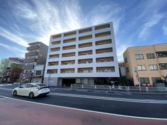 【外観】 | 総戸数３６戸、平成１４年３月築、管理人は日勤勤務につき管理体制良好です♪