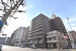 【外観】 | 総戸数105戸、平成4年6月築のマンションです。
専有面積61.16平米、3LDK+Wのリフォームお部屋となります。