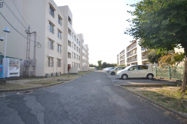 南海北野田グリーンハイツB棟の駐車場