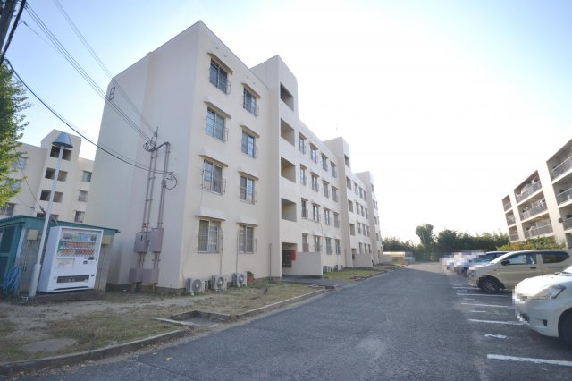 南海北野田グリーンハイツB棟のエントランス