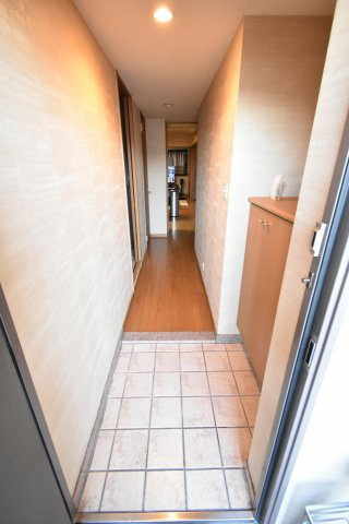 ファミール心斎橋EASTの玄関