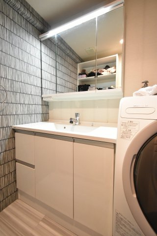 ファミール心斎橋EASTの独立洗面台