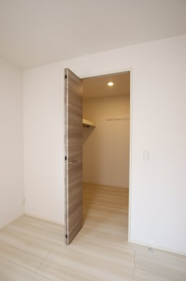 【収納】 | grasmereB棟（ｸﾞﾗｽﾐｱ） | ウォークインクローゼット