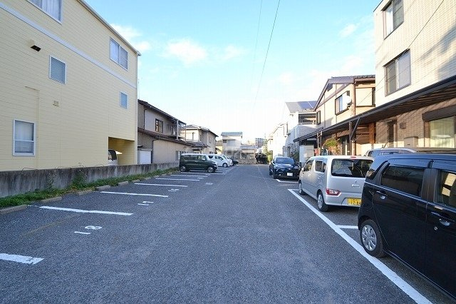 廿日市市須賀の賃貸マンションの駐車場