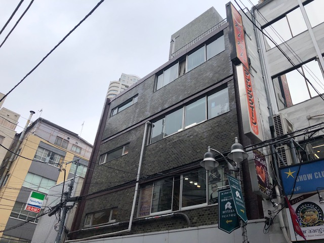 福利ビルの外観