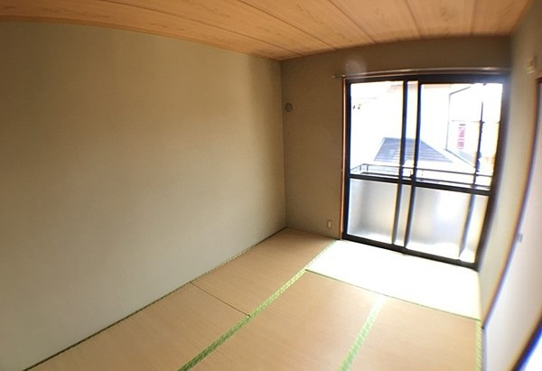 サンライズ三沢【10,000円キャッシュバック対象物件】の内装|柔らかい畳が心地よい和室