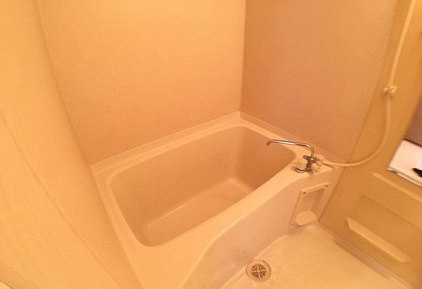 サンライズ三沢【10,000円キャッシュバック対象物件】の浴室|日々の暮らしに欠かせないお風呂です