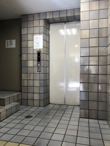 神田旅館組合ビルのロビー