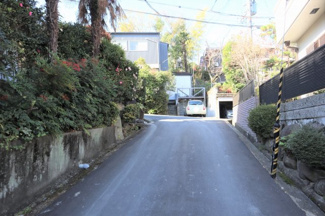 【前面道路含む現地写真】