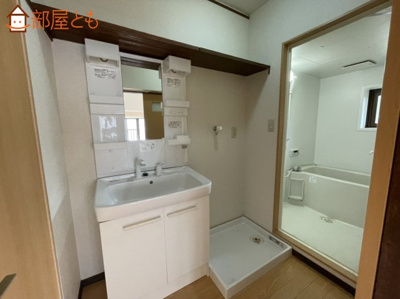 【洗面所】 | マンション桜台 | 独立洗面台です