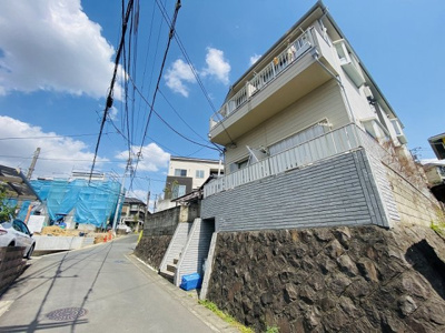 【外観】 | ビバイヒルズ | 小田急小田原線「新百合ヶ丘」駅より徒歩8分！「百合ヶ丘」駅からも徒歩7分！2駅利用可能で通勤通学・お買物にも便利な立地です☆