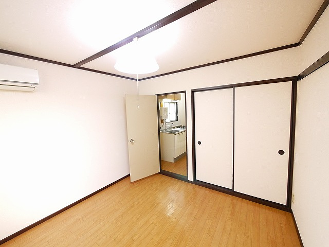 メゾン河合Aの洋室