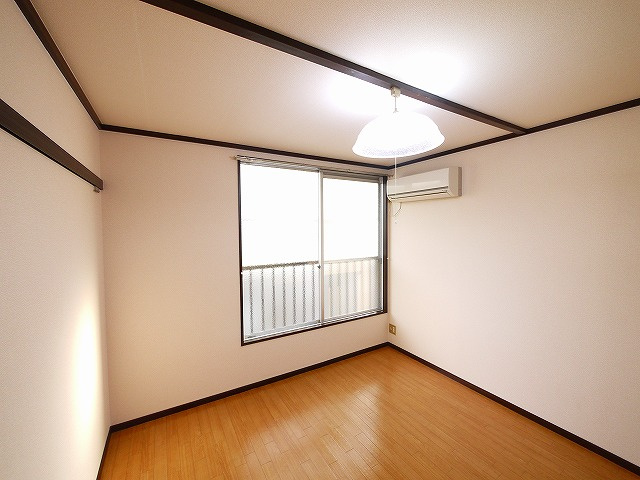 メゾン河合Aの洋室