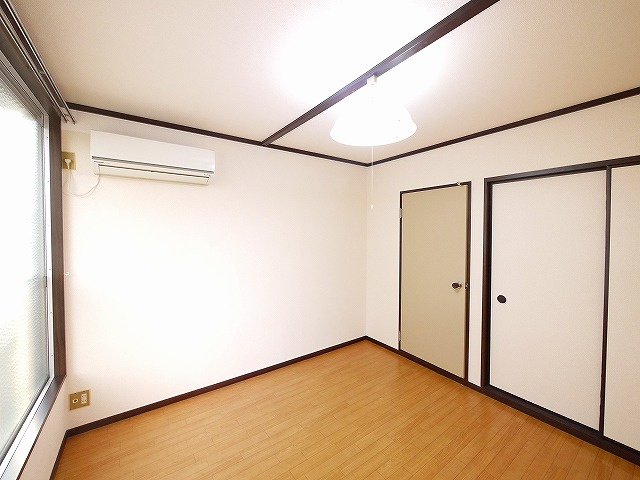 メゾン河合Aの洋室