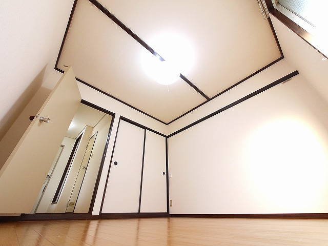 メゾン河合Aの洋室