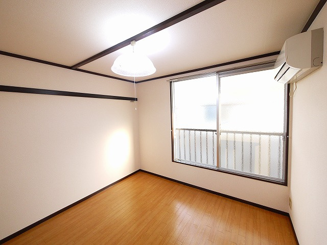 メゾン河合Aの洋室