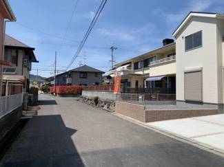 【前面道路含む現地写真】