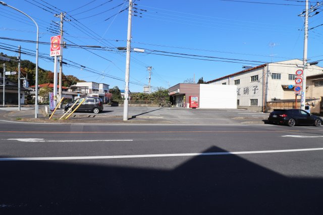 足利市江川町２丁目の売地の前面道路含む現地写真|見通しの良い道路で車の出し入れもしやすいです。