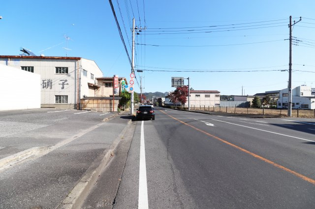 足利市江川町２丁目の売地の前面道路含む現地写真|朝の通勤通学時間帯、帰宅時間帯はやや混みますが、見通しの良い道路です。