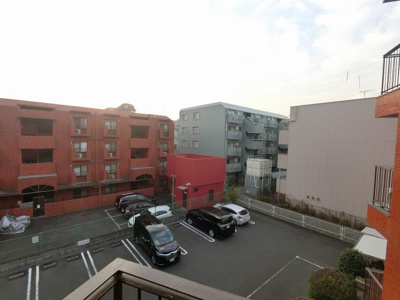 【展望】 | ライオンズマンション小机第2 | ３階部分からの眺望です。
前面に建物が無く、開放感がございます。