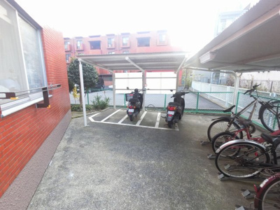 【その他共用部分】 | ライオンズマンション小机第2 | バイク置場です。