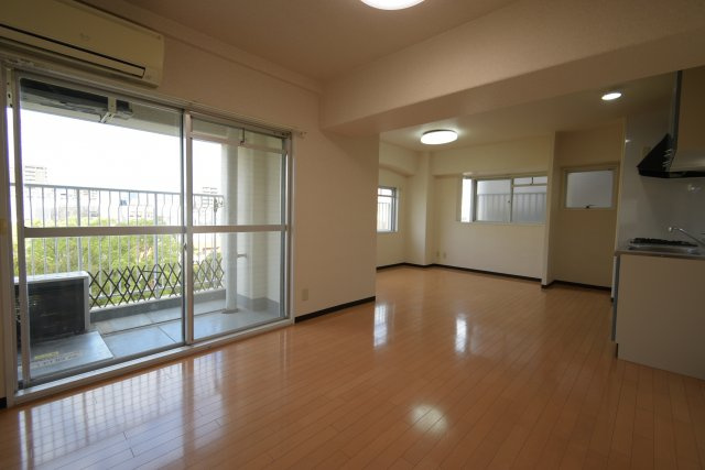 ルプリーズ天王寺の居間・リビング