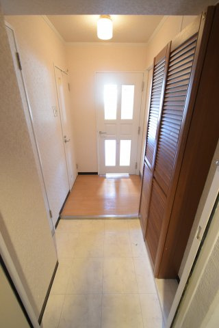 ルプリーズ天王寺の玄関