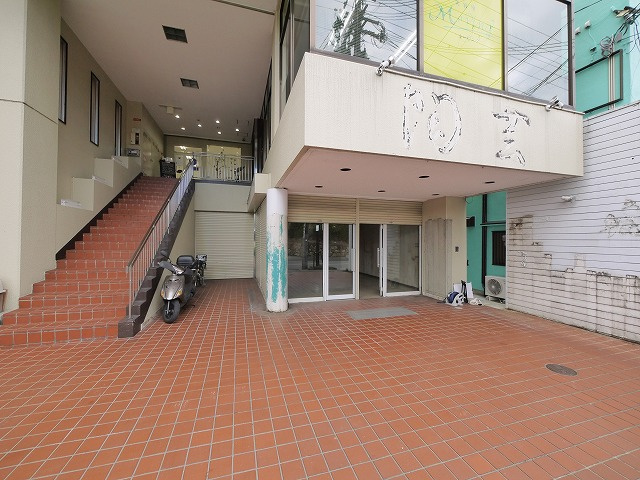 KM学園前ビルの周辺