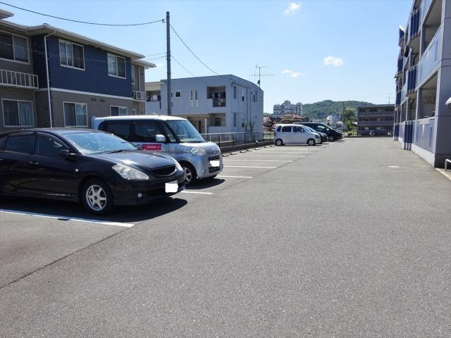 Ｖｉｆ．ｃｈａｒｍａｎｔの駐車場