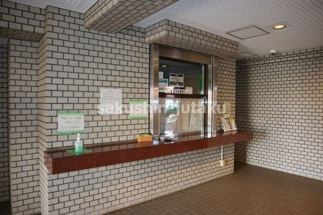 ダイアパレス薬園台　のエントランス