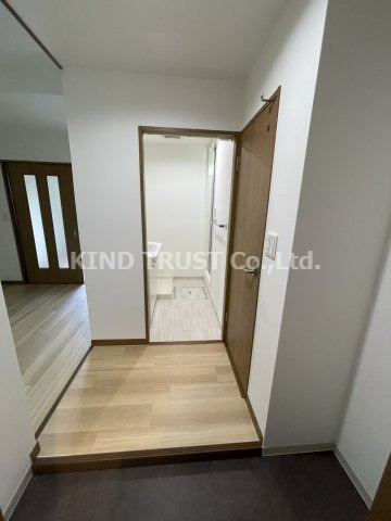 ドゥムレ西天満の玄関|明るい玄関です