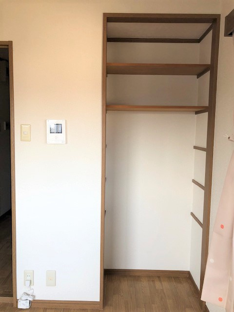 ベルメゾン一須賀Ⅰ号館の収納|飾り棚