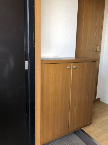 ベルメゾン一須賀Ⅰ号館の玄関