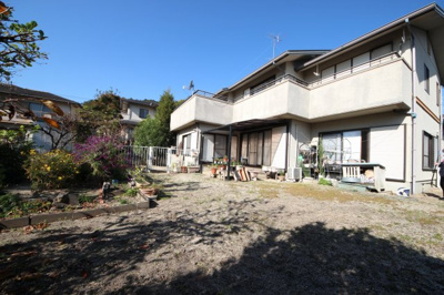 【外観】 | 大津市衣川2丁目12-38　中古戸建 | 庭からの建物の眺め