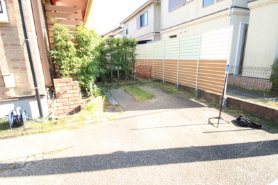 【駐車場】 | 大津市真野6丁目26-4　中古戸建 | 駐車スペース