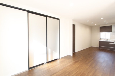 【居間・リビング】 | リモーネＡ | こちらの居間で趣味の時間をお楽しみください