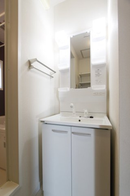 【独立洗面台】 | リモーネＡ | 朝の身支度には欠かせない独立洗面化粧台