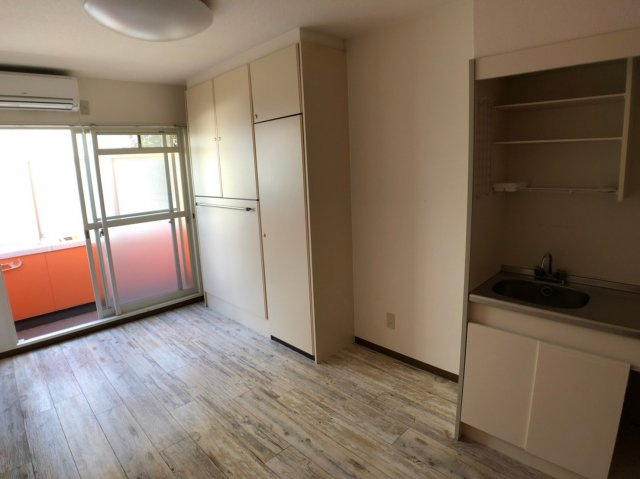 長瀬駅前マンションの洋室