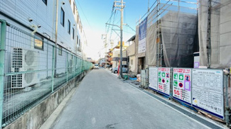 【前面道路含む現地写真】