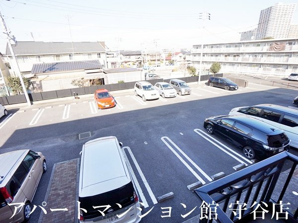 ヴァン・ボヌールの駐車場