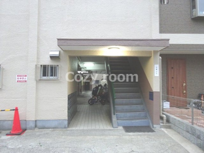 【エントランス】 | 江坂ビル | 毎日通るエントランスはこのようになっています。