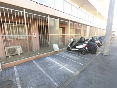 【その他共用部分】 | アークリバベル多摩川 | バイク置き場