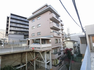 【外観】 | 総戸数22戸、昭和50年4月築のマンションです。
専有面積36.39平米、1LDKのお部屋となります。